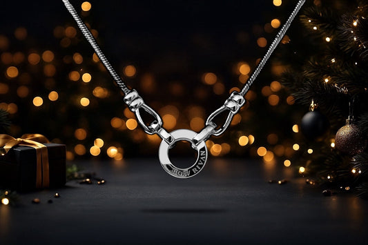 【2025年】彼氏が喜ぶクリスマスプレゼント｜大人が選ぶメンズネックレス特集〈BOW RIVAN〉